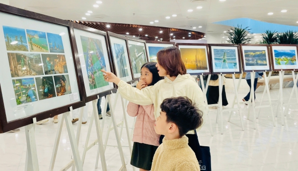 Khai mạc triển lãm nghệ thuật “Đà Nẵng 50 năm - Khát vọng vươn mình”