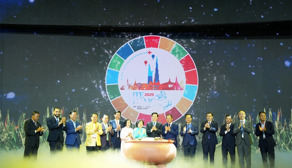 Rạng ngời “Dòng chảy tinh hoa” - Ấn tượng đêm khai màn Hội chợ ITE HCMC 2025