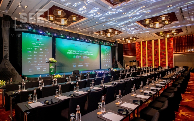 SEE Entertainment là đơn vị phụ trách Âm thanh – Ánh sáng – Màn hình LED tại VNGOS 2025, sự kiện quy mô quốc gia quy tụ hơn 200 chuyên gia golf tại Laguna Lăng Cô, Huế.